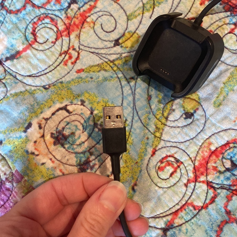 Fitbit versa charger - Picture 4 of 4